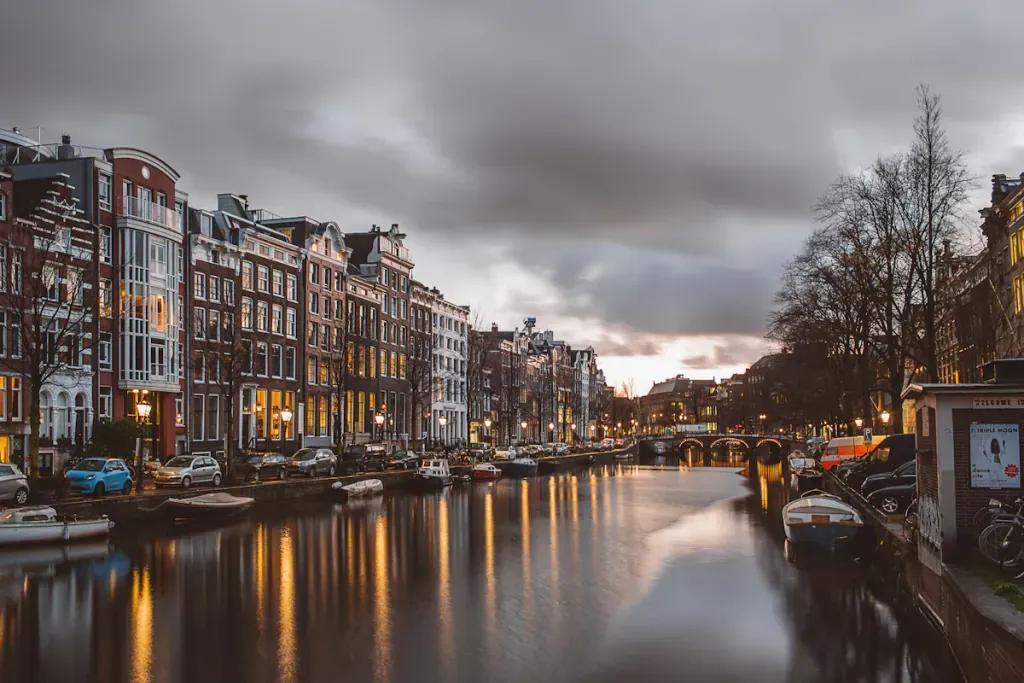 eSIM Amsterdam - Buy prepaid travel data for Amsterdam, Netherlands