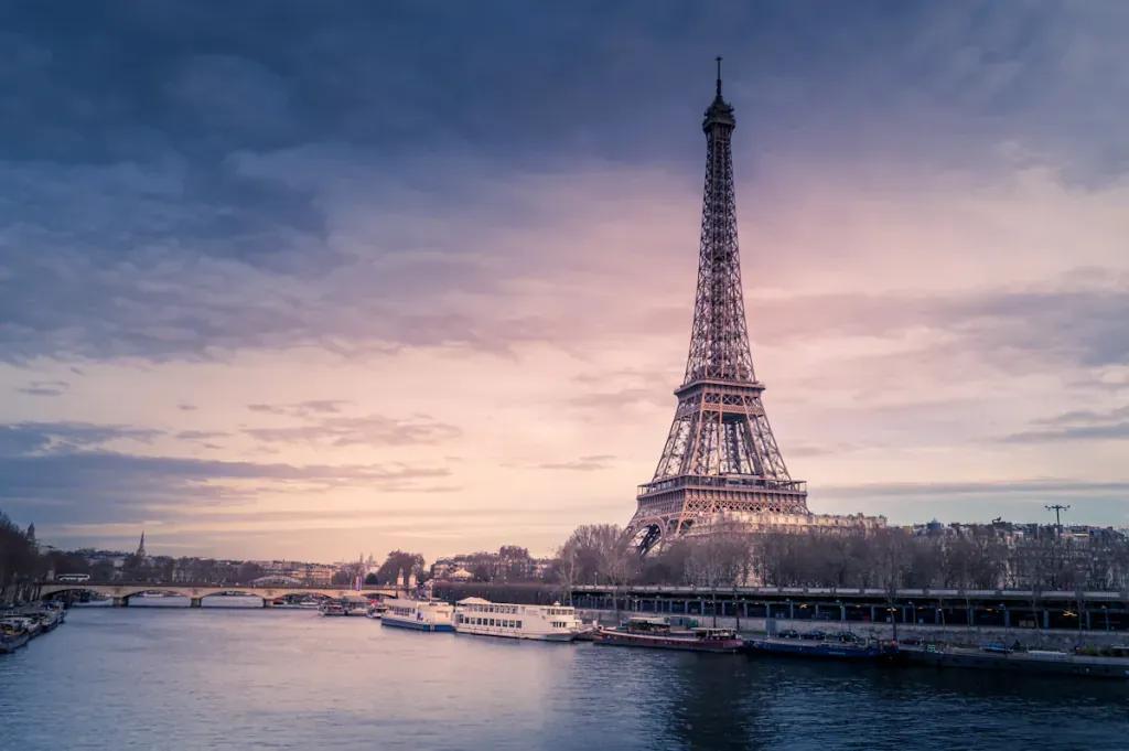 eSIM Paris - Buy prepaid travel data for Paris, France