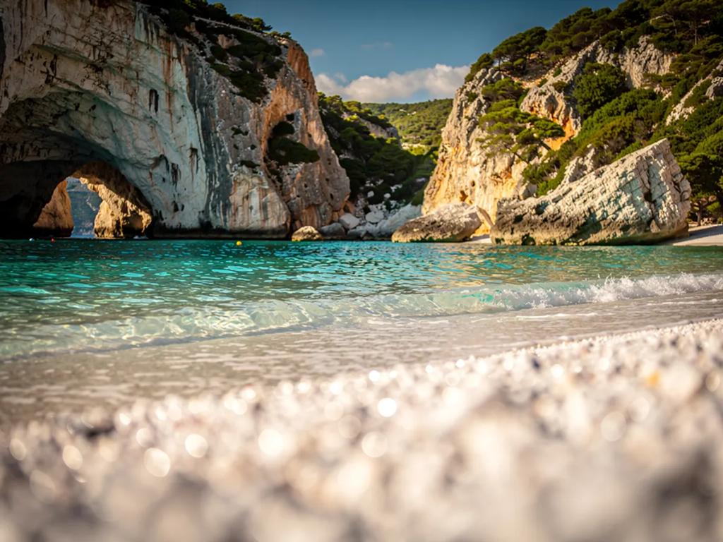 eSIM Sardinia - Buy prepaid travel data for Sardinia, Italy