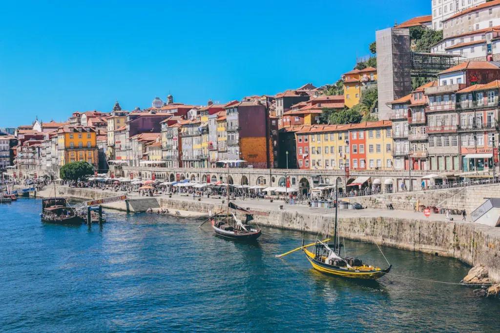 eSIM Evora - Buy prepaid travel data for Evora, Portugal