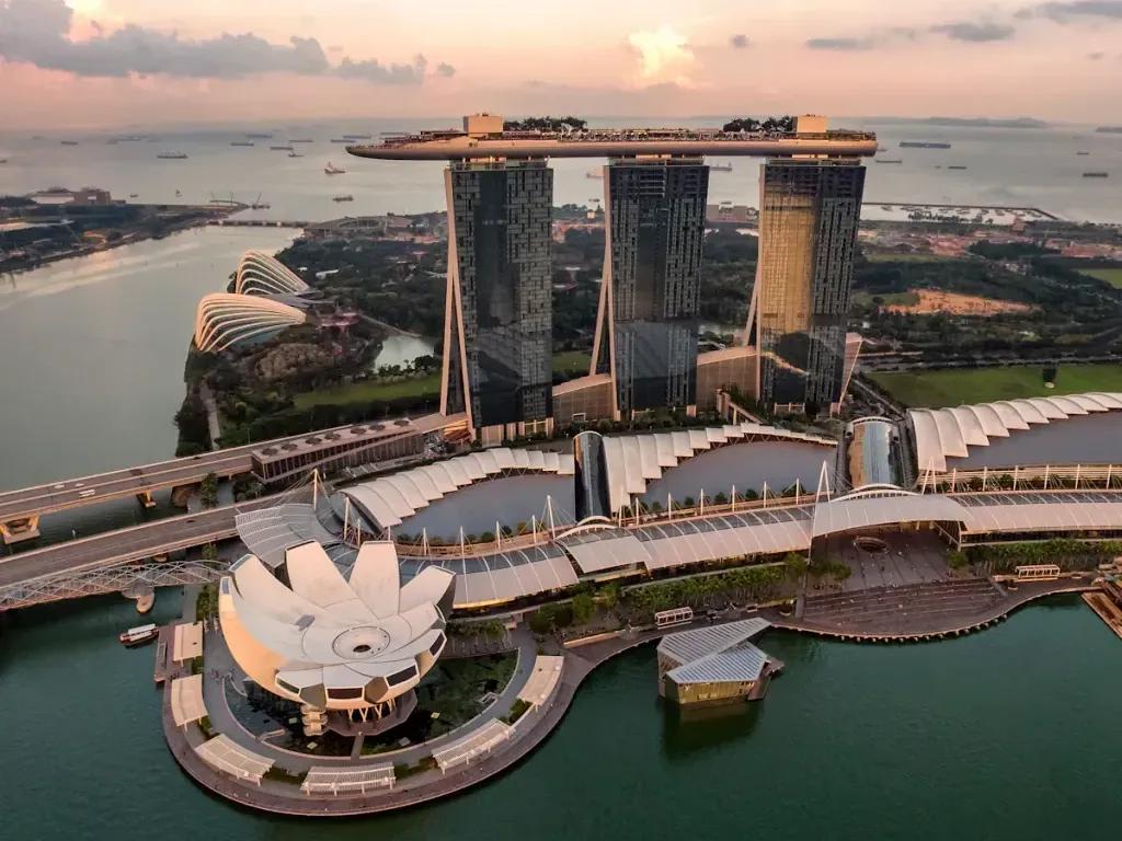 Singapore travel destination - Buy eSIM Singapore for mobile internet