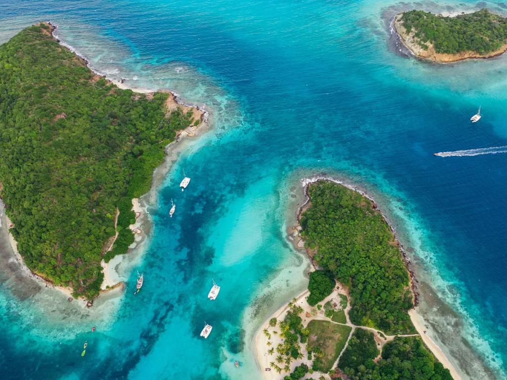 St Vincent & the Grenadines travel destination - Buy eSIM St Vincent & the Grenadines for mobile internet